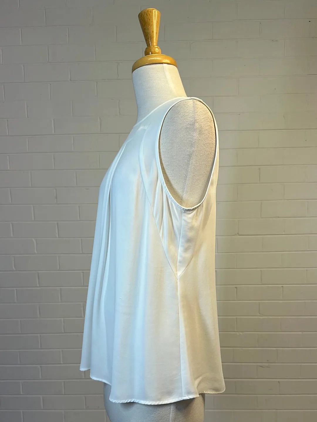 Cue | top | size 10 | sleeveless