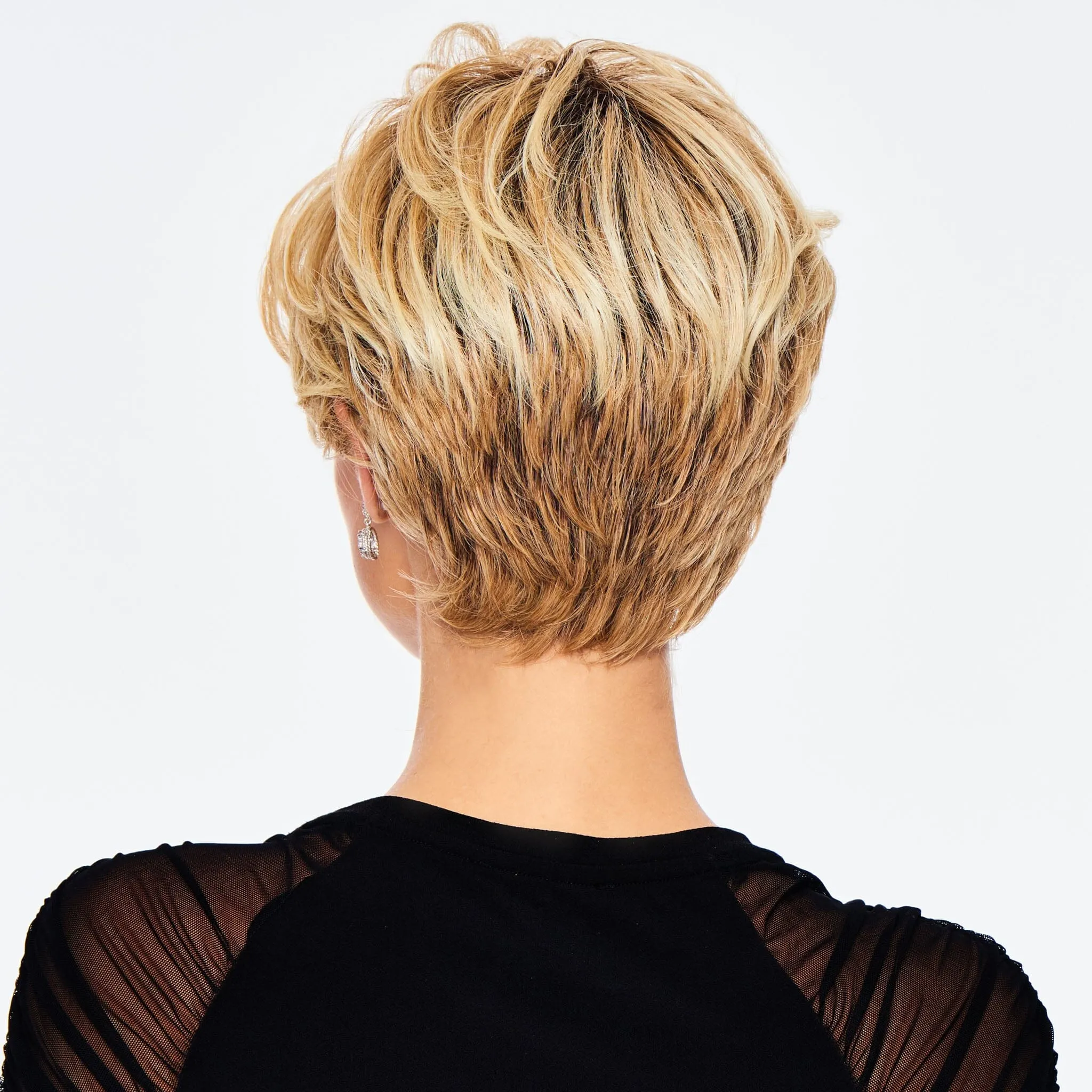 Hairdo® Chic Wavy Wig