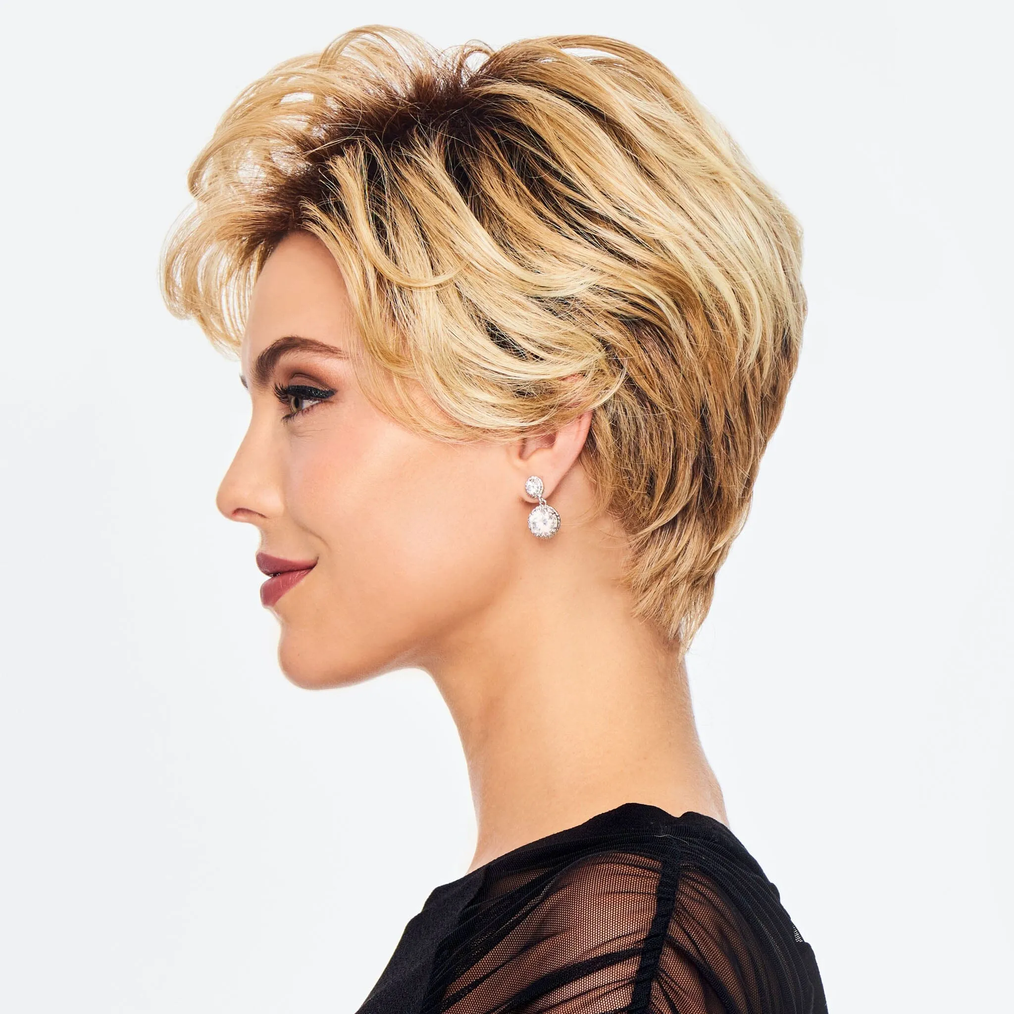 Hairdo® Chic Wavy Wig