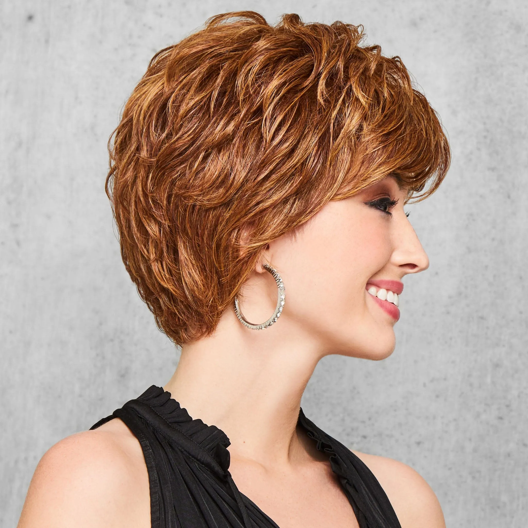 Hairdo® Voluminous Crop Wig
