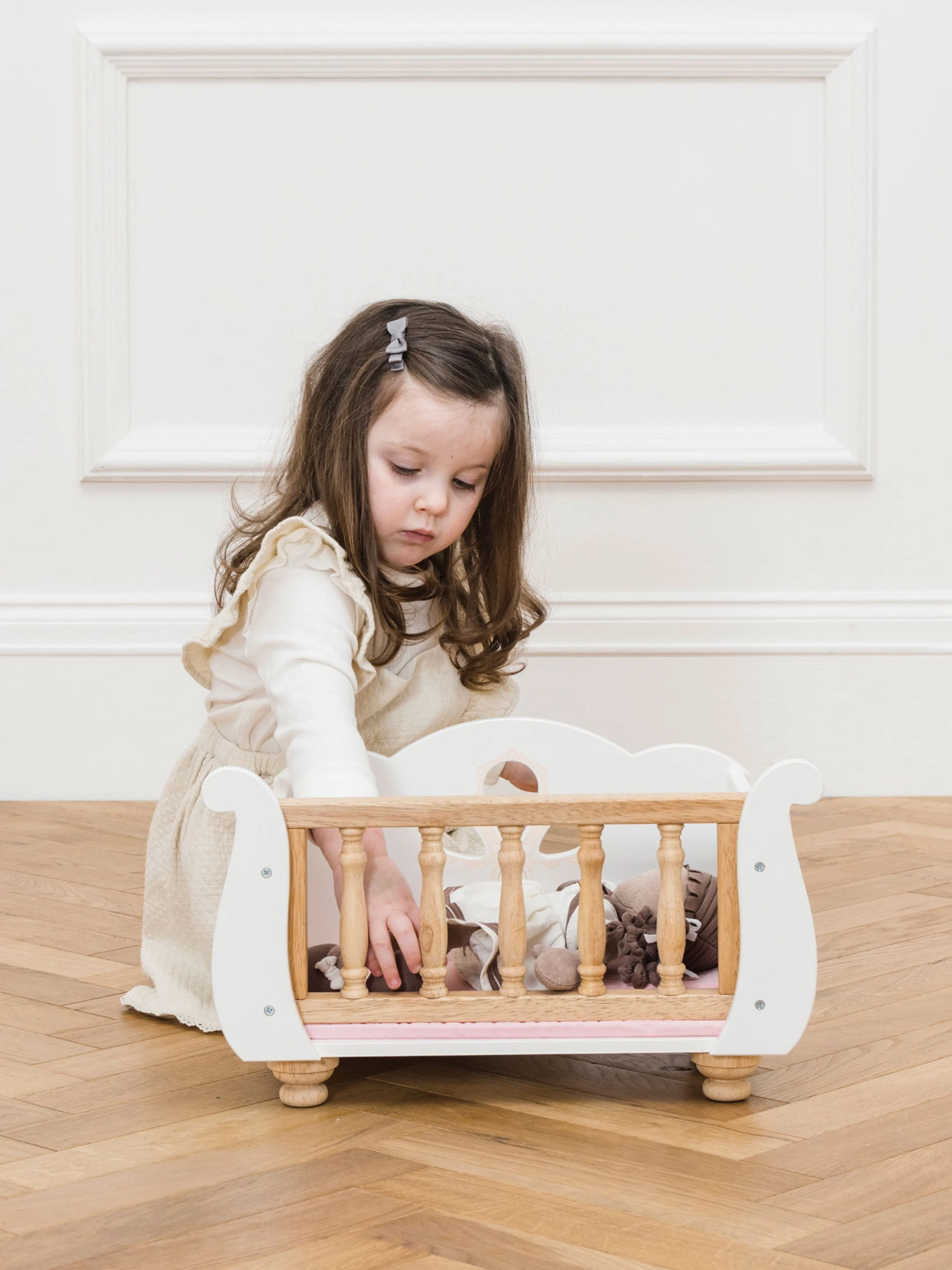 Le Toy Van Dolls Wooden Cot (W:416 D:236 H:243mm)