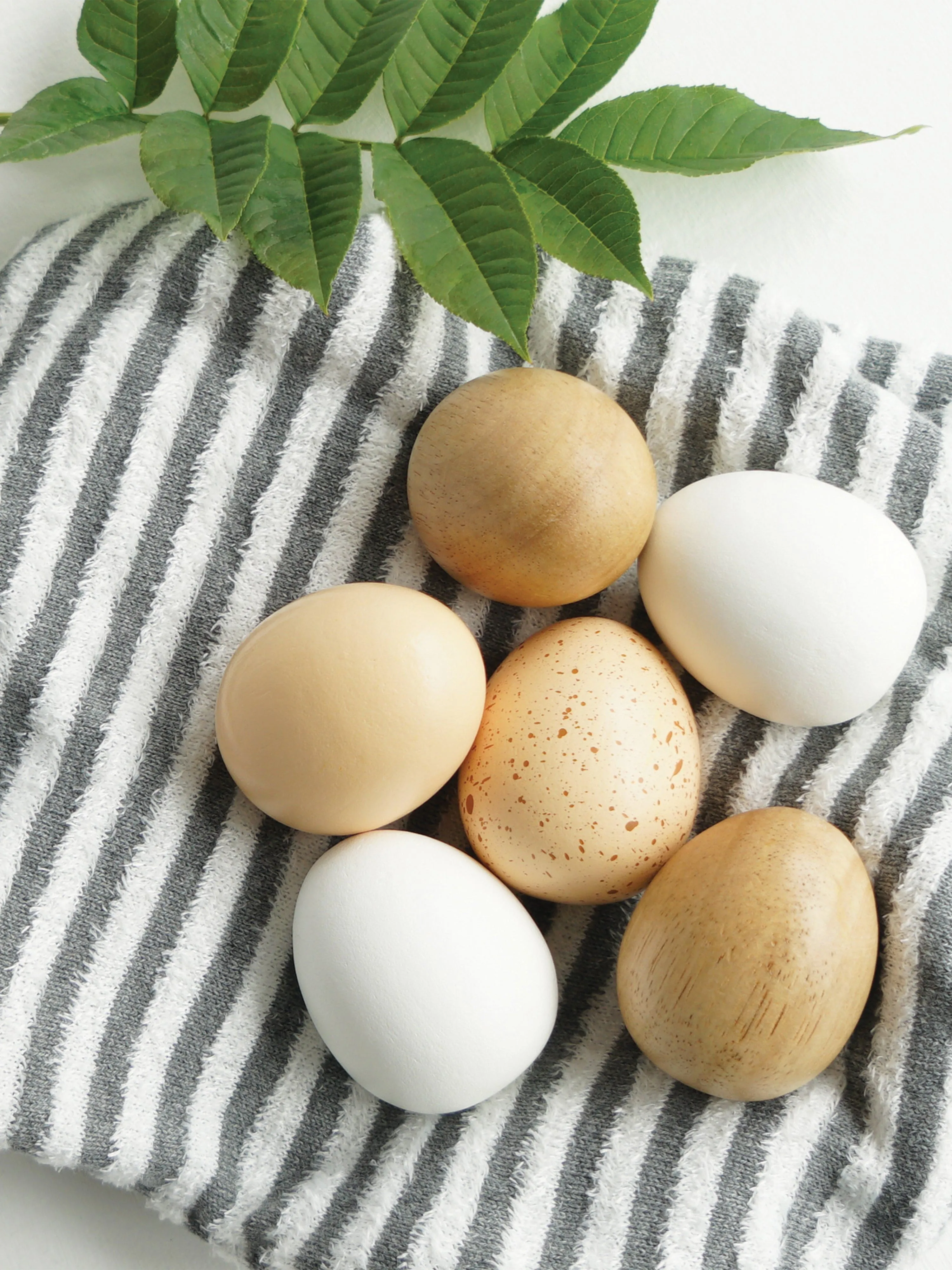 Le Toy Van Farm Eggs Wooden Market Crate-7 Piece (W:160 D:118 H:60mm)