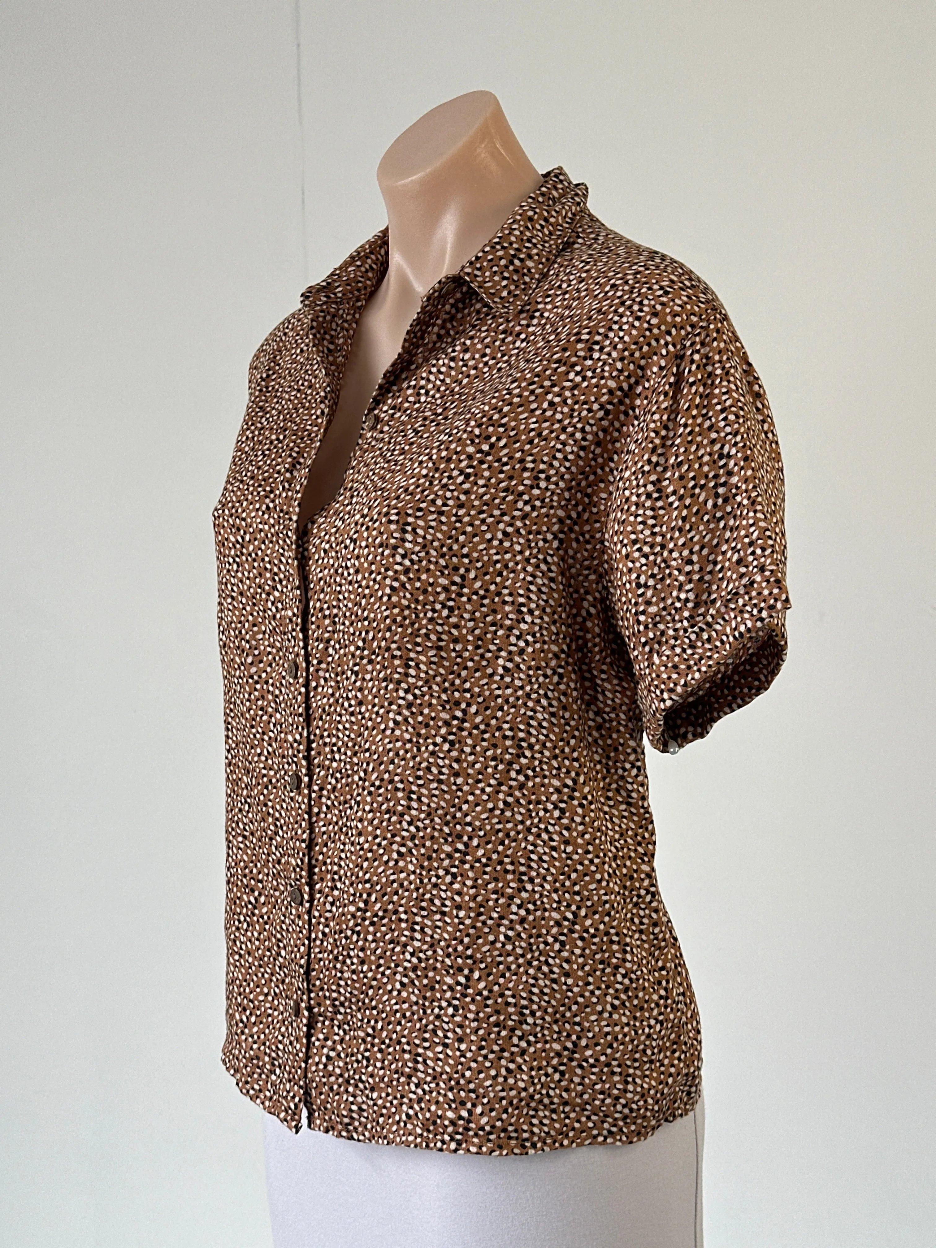 Tahari | New York | shirt | size 10 | short sleeve | 100% linen